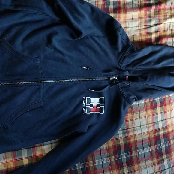 Tommy Hilfiger sweater - Picture 2 of 2